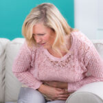 Infusiones para combatir trastornos digestivos frau leidet unter blähungen